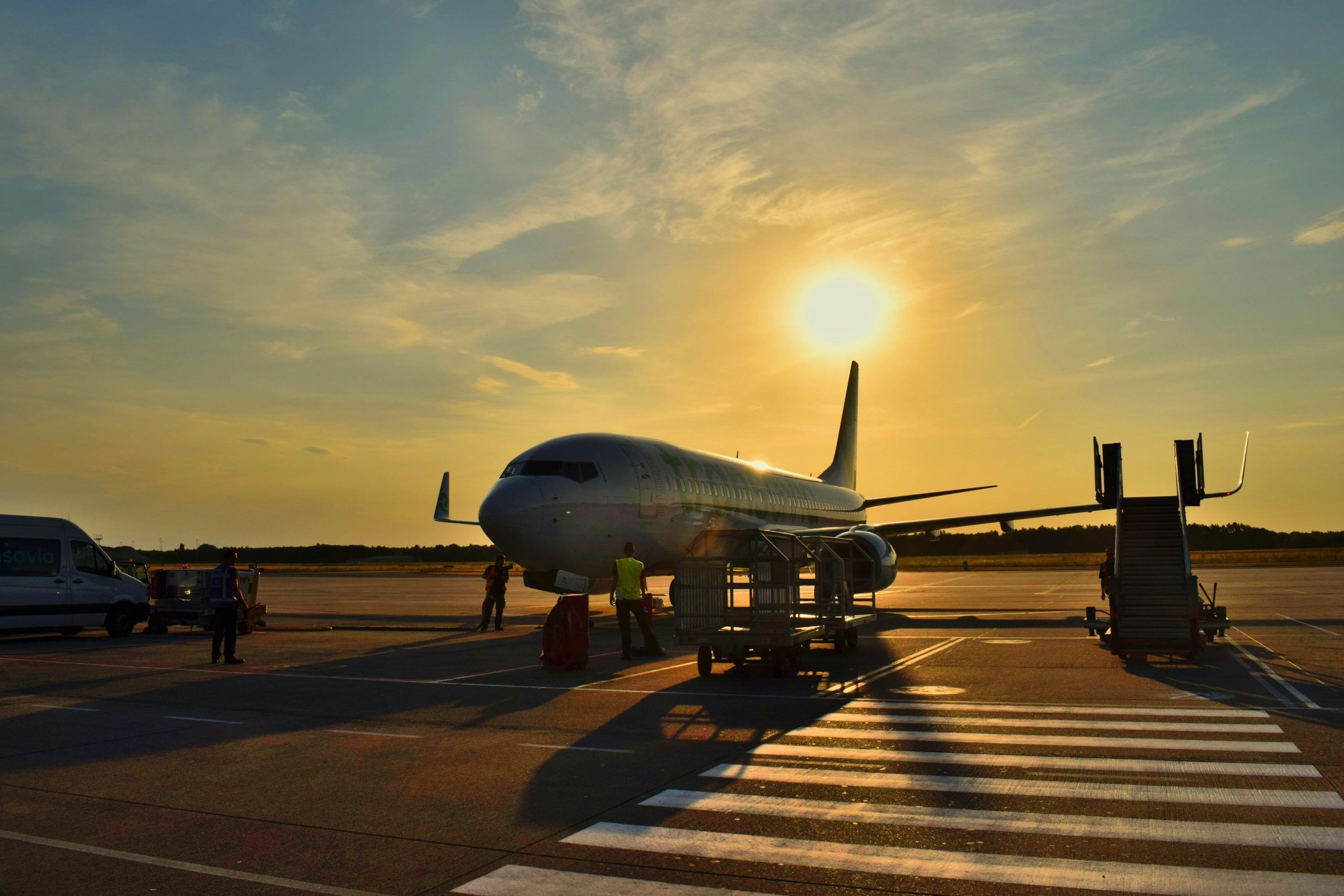 Avión de pasajeros preparado para salir